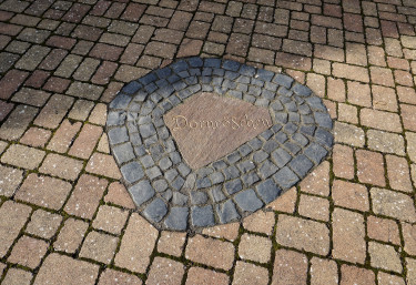 Dornröschen-Mosaik auf dem Märchenplatz