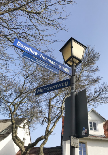 Dorothea-Viehmann-Straße und Märchenweg