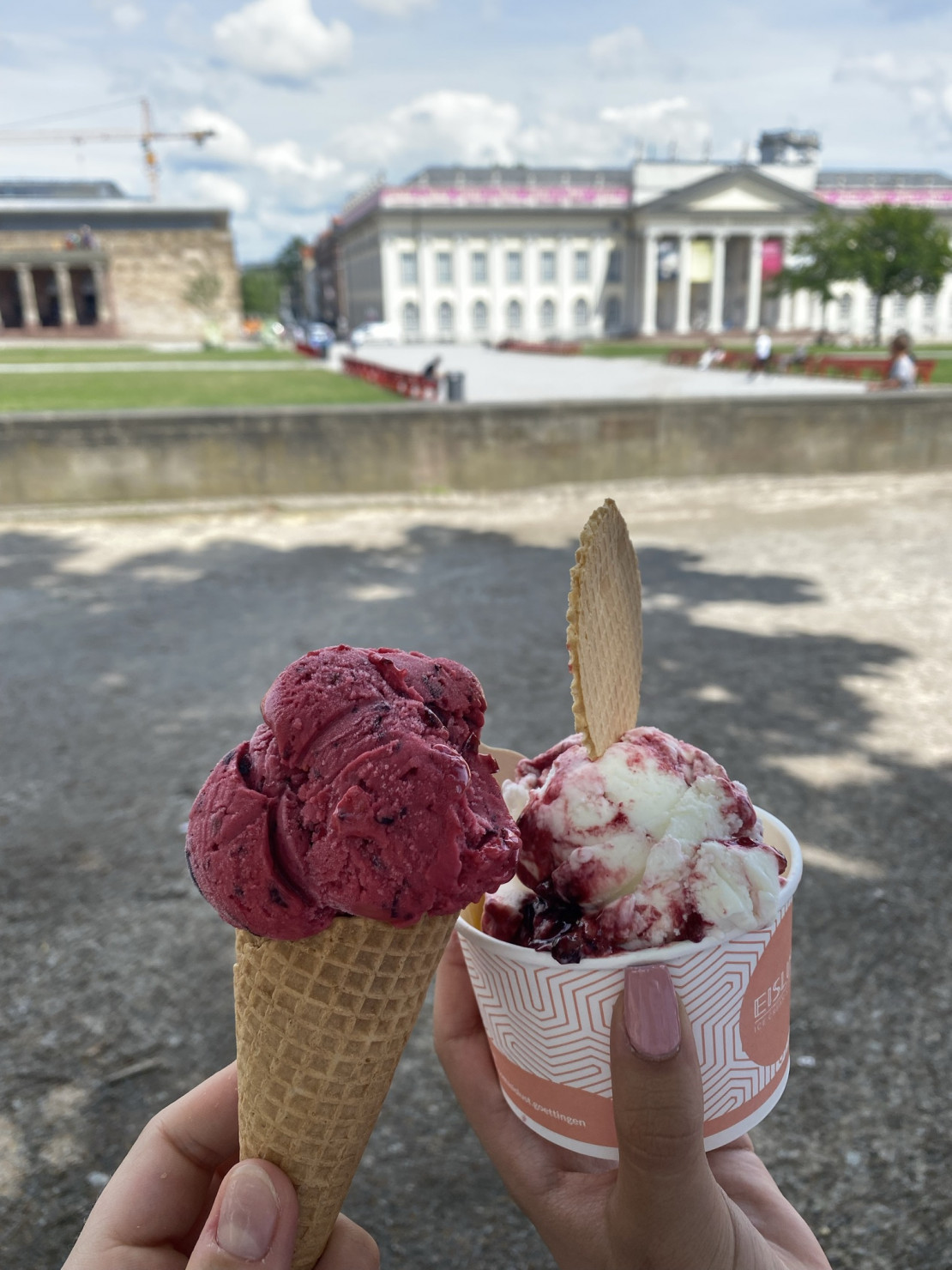 Eislust Eis am Friedrichsplatz mit Blick auf das Fridericianum