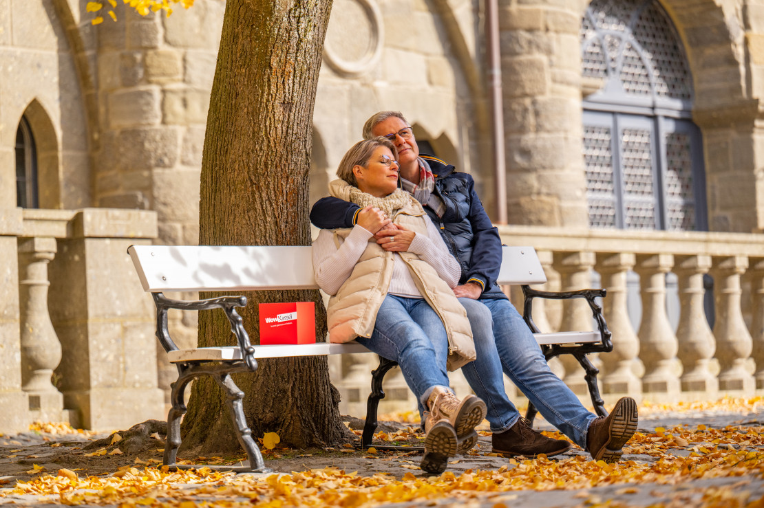 Löwenburg im UNESCO Welterbe Bergpark Wilhelmshöhe Bank QF © Kassel Marketing GmbH, Florian Trykowski.jpg