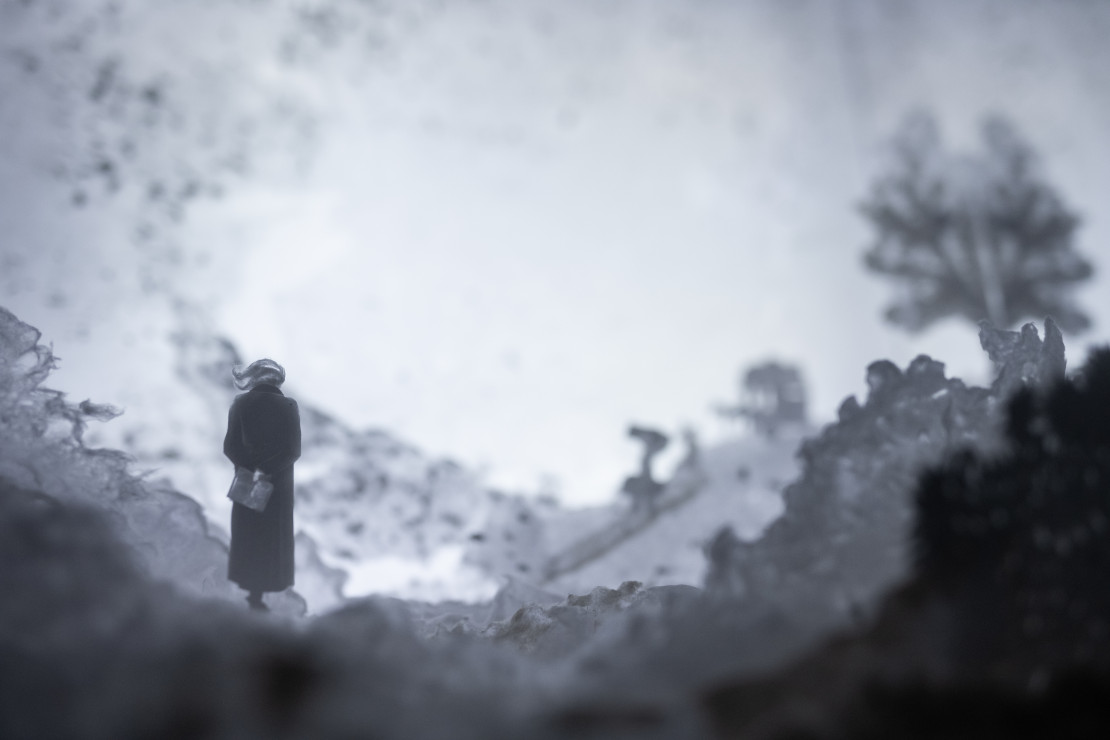Papierkunstwerke, „Dioramen“ genannt, leuchten in der GRIMMWELT in Kassel