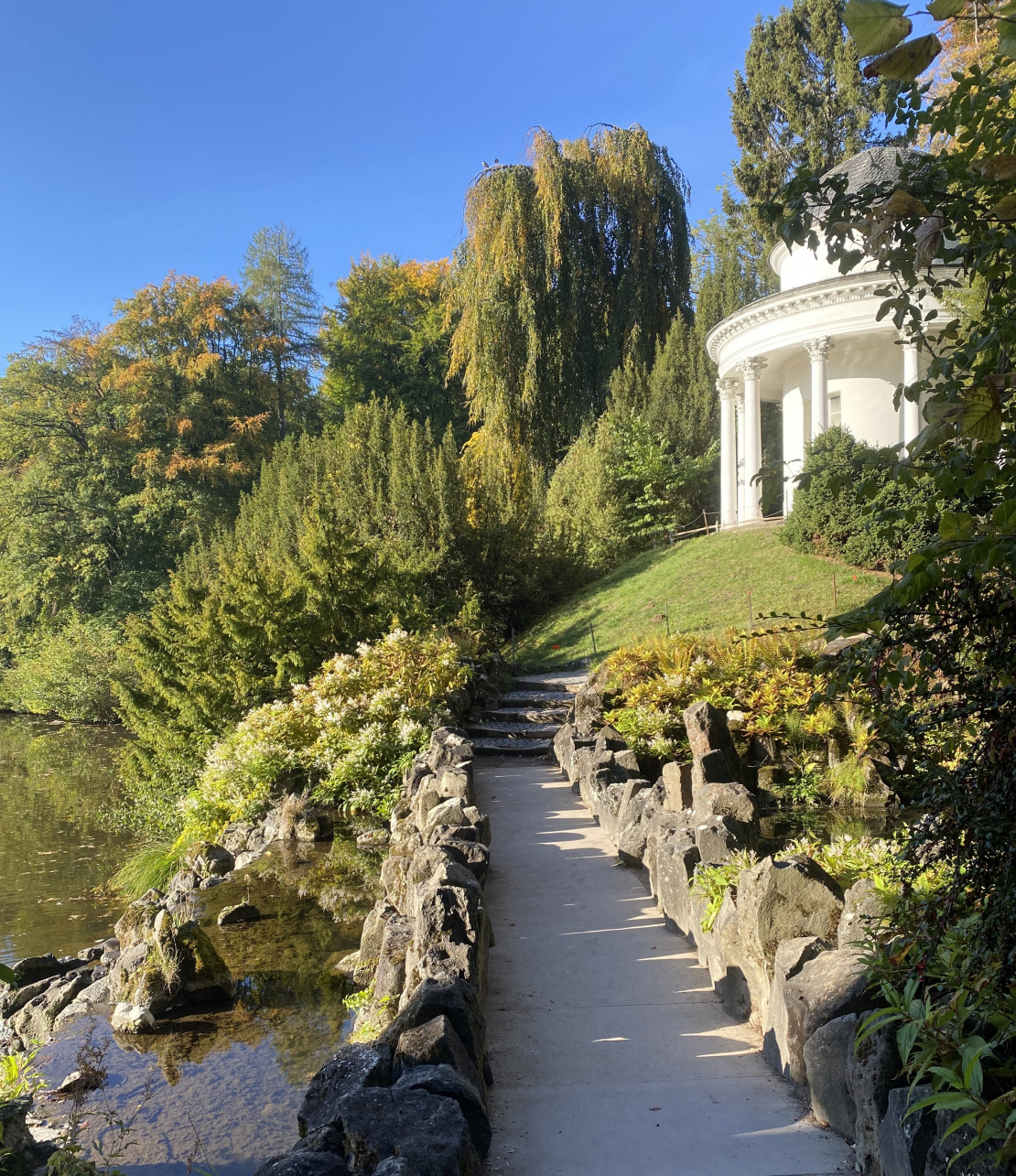 Wasserfall hinter Jussow Tempel im Bergpark Kassel