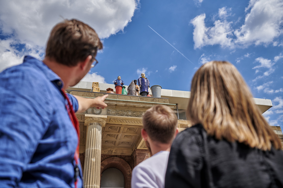 WowKassel_documenta Außenkunsterwerk Die Fremden © Kassel Marketing, Fotograf Florian Trykowski.jpg
